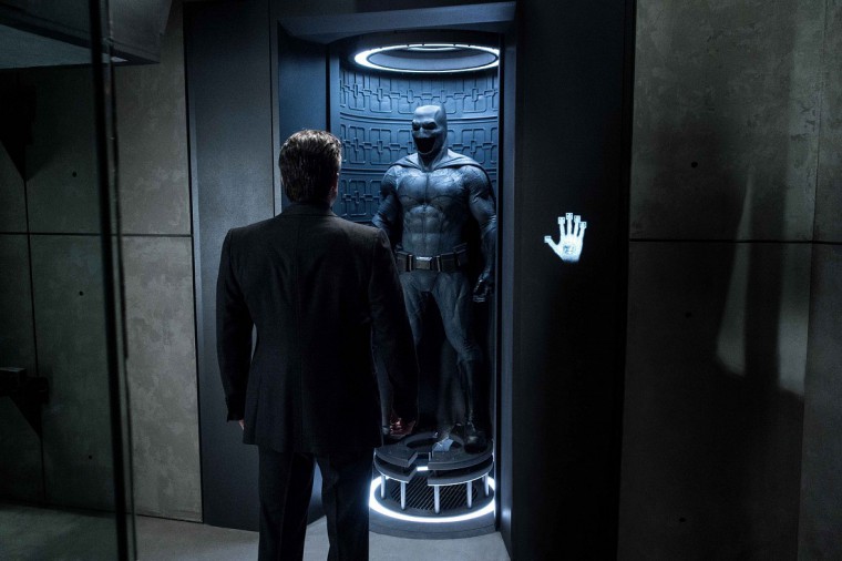 Batman-V-Superman-Dawn-of-Justice-Ben-Affleck-and-Batsuit