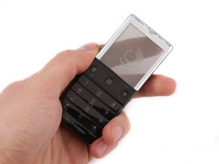 Sony-Ericsson-Xperia-Pureness-Review-Design-006