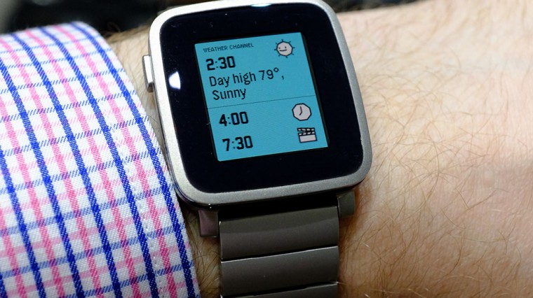 Fitbit уничтожит Pebble. Часов больше не будет