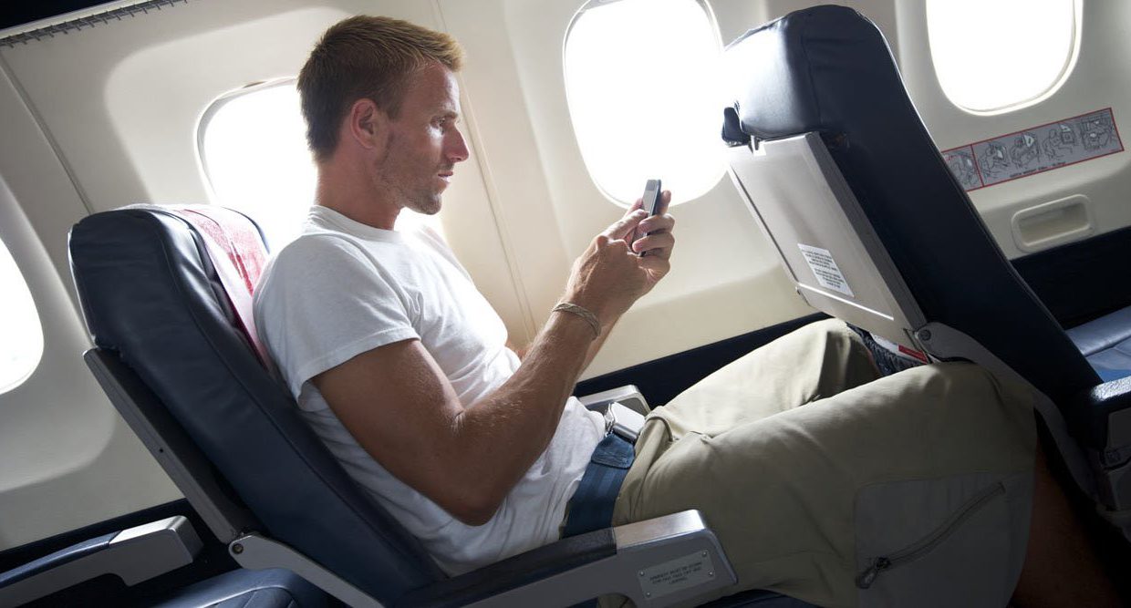 Теперь нельзя бесплатно провозить смартфоны в самолетах