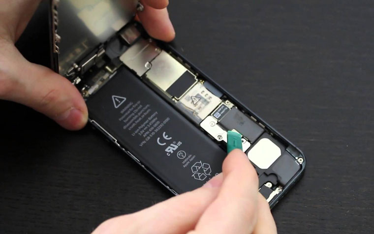 Apple разрешит дёшево заменить аккумулятор iPhone лишь раз