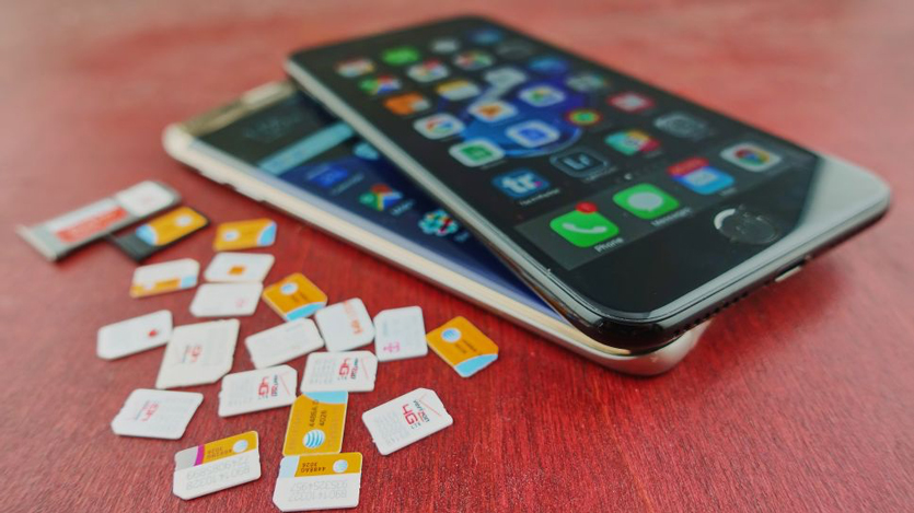 Китайский оператор уже пиарит iPhone с двумя SIM