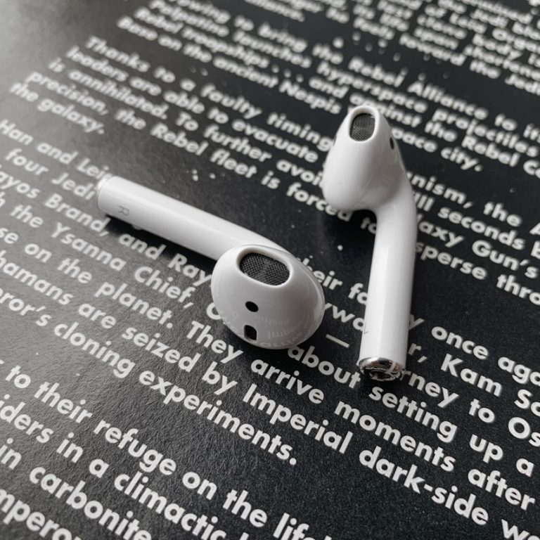 Прости не слышу тебя мои airpods max глушат звуки нищебродов мем