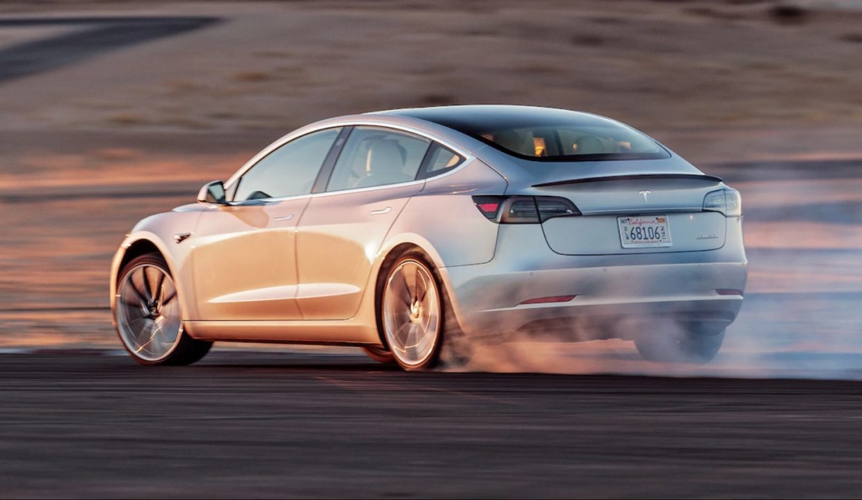 Начались продажи самой дешёвой Tesla Model 3