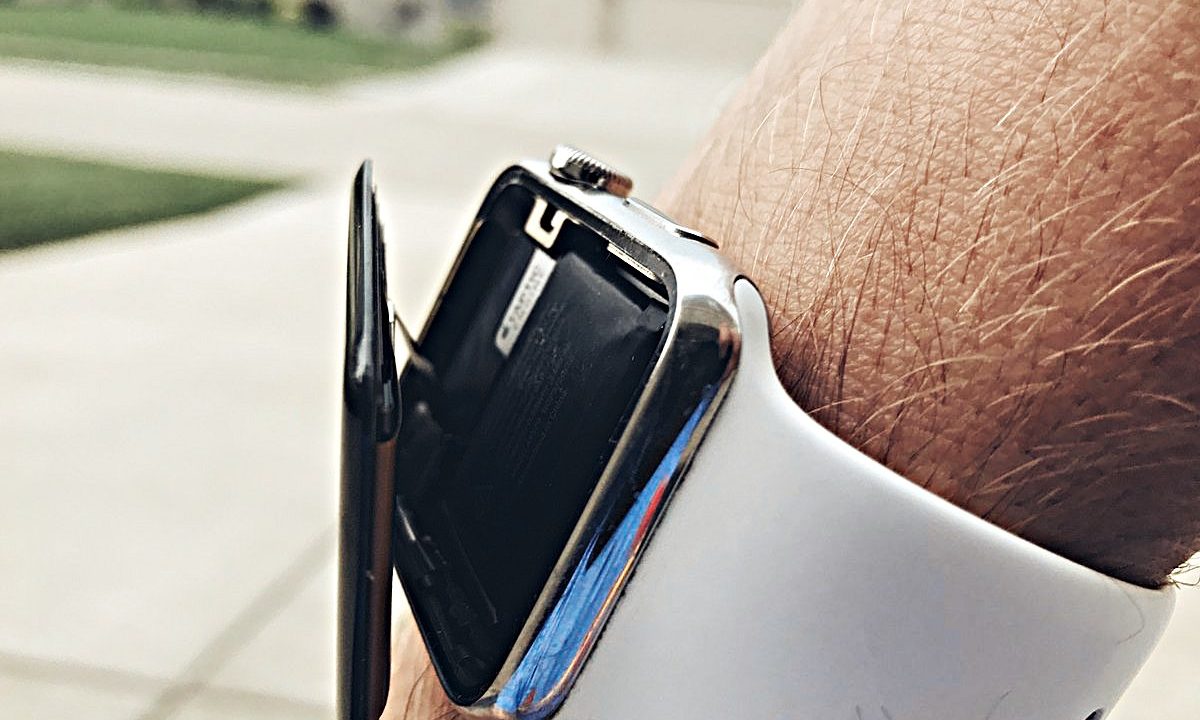 На Apple подали в суд за бракованные батареи Apple Watch