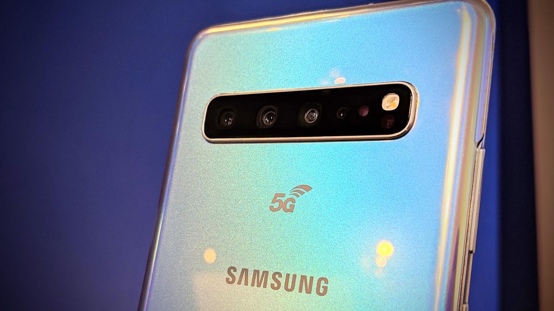 Samsung представила 64 МП камеру для смартфонов