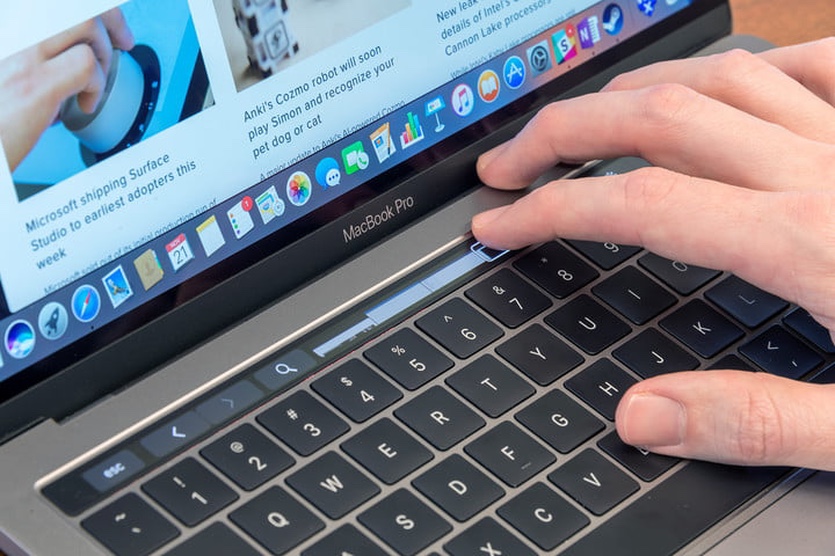 Вышел новый 13-дюймовый MacBook Pro с Touch ID и Touch Bar