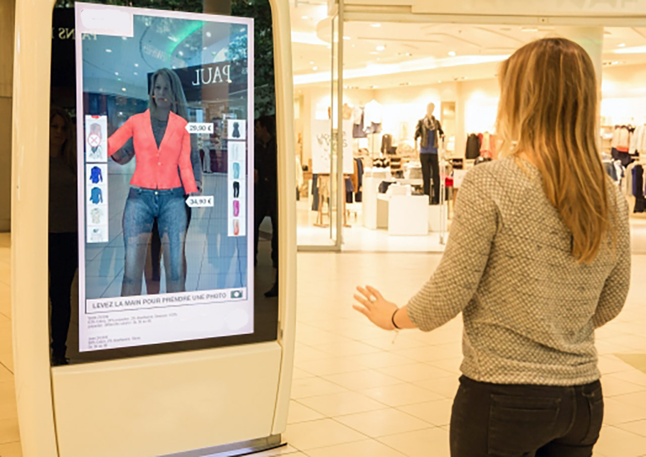 Можно в виртуальном магазине. Дополненная реальность в магазине. Виртуальная примерочная в магазине. Дополненная реальность в шопинге. Виртуальная примерка одежды.