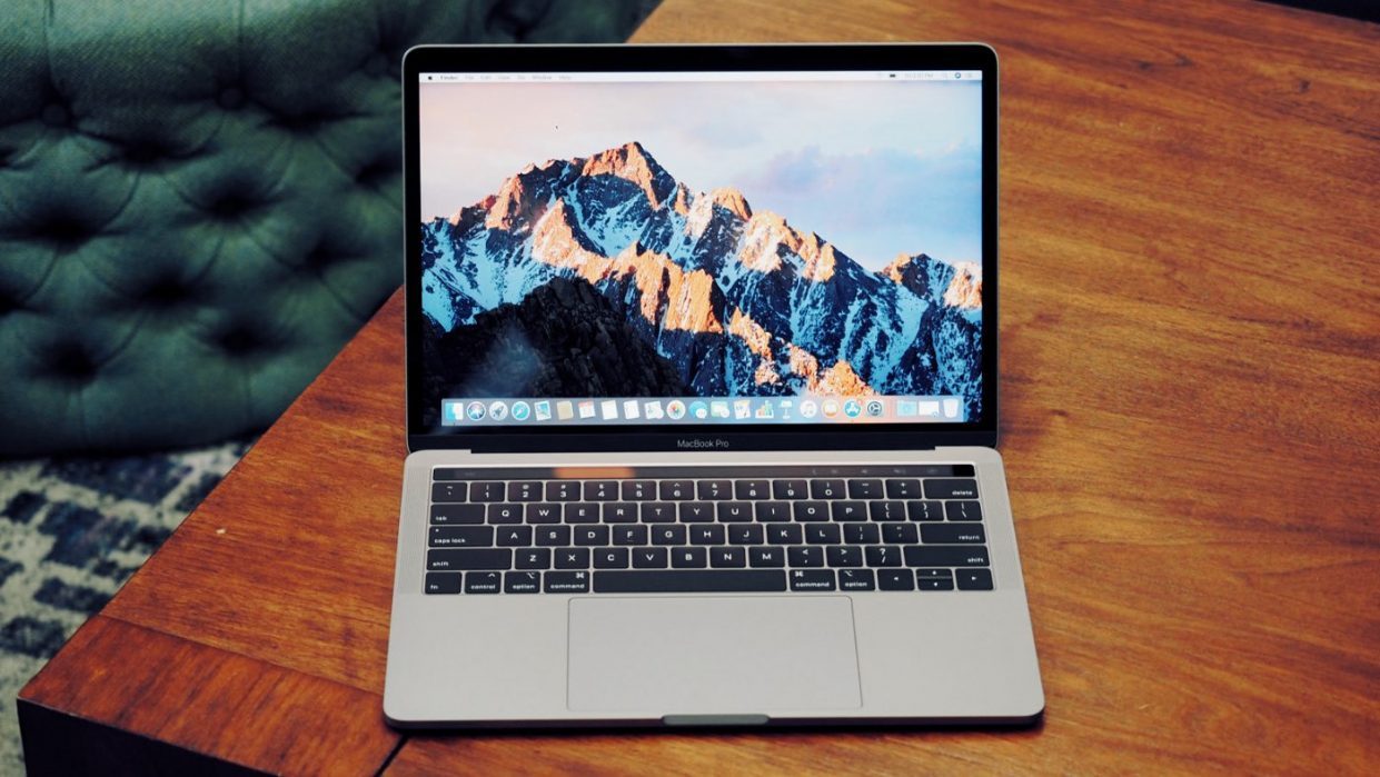 Фотограф не может улететь из Вьетнама из-за MacBook Pro