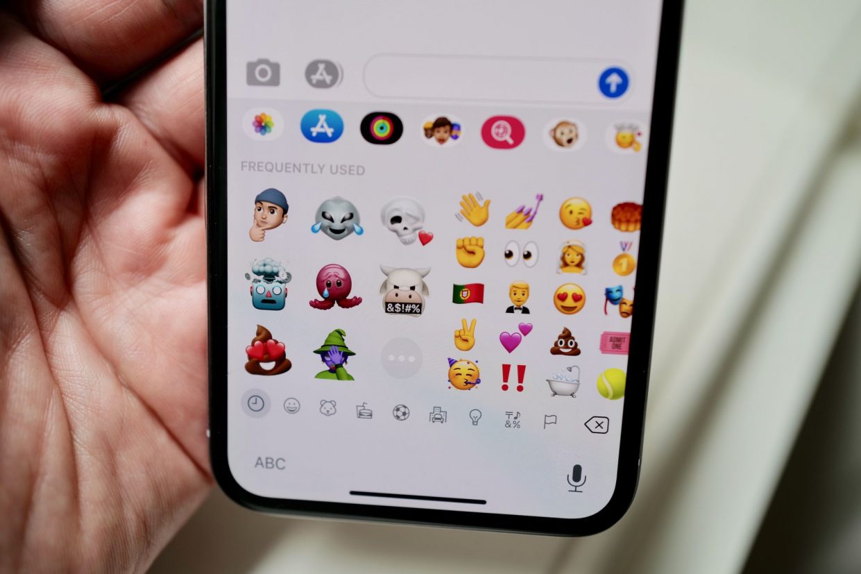 В iOS 13.3 теперь можно скрыть надоедливую панель Memoji