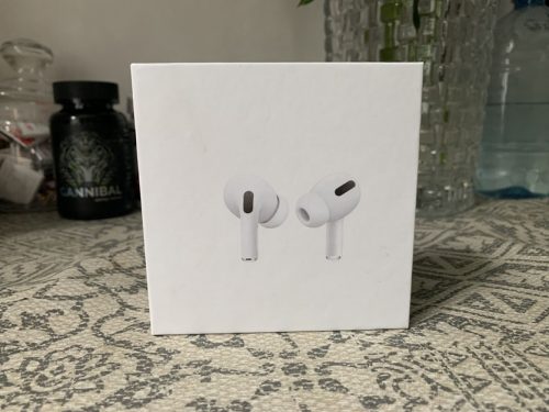 Продажа копий airpods под видом оригинала