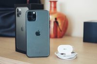 Владельцы iPhone получили необычный опрос от Apple. Вы пользуетесь зарядкой?