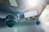 BMW назвала 13 автомобилей, которые можно будет открыть с iPhone