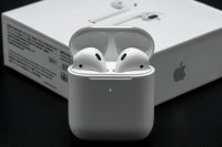 Apple теряет долю на рынке беспроводных наушников, хотя продажи AirPods растут