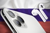 Рубль падает, а доллар и евро растут. Apple подорожает?