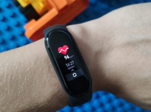 Можно ли спать с часами на руке mi band