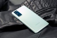 Разобрался с Samsung Galaxy S20 FE. Зачем он (не) нужен?