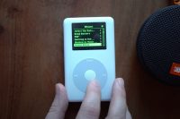 Разработчик обновил старый iPod Classic. Он добавил Wi-Fi и Spotify