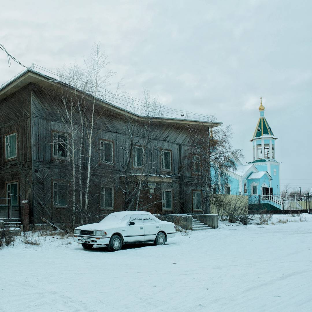 Российский фотограф показал, как живут люди в холоднейшей Якутии. Зимой они  готовят лёд!