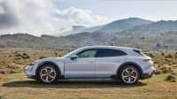 Porsche представила первый электромобиль в кузове универсал Taycan Cross Turismo