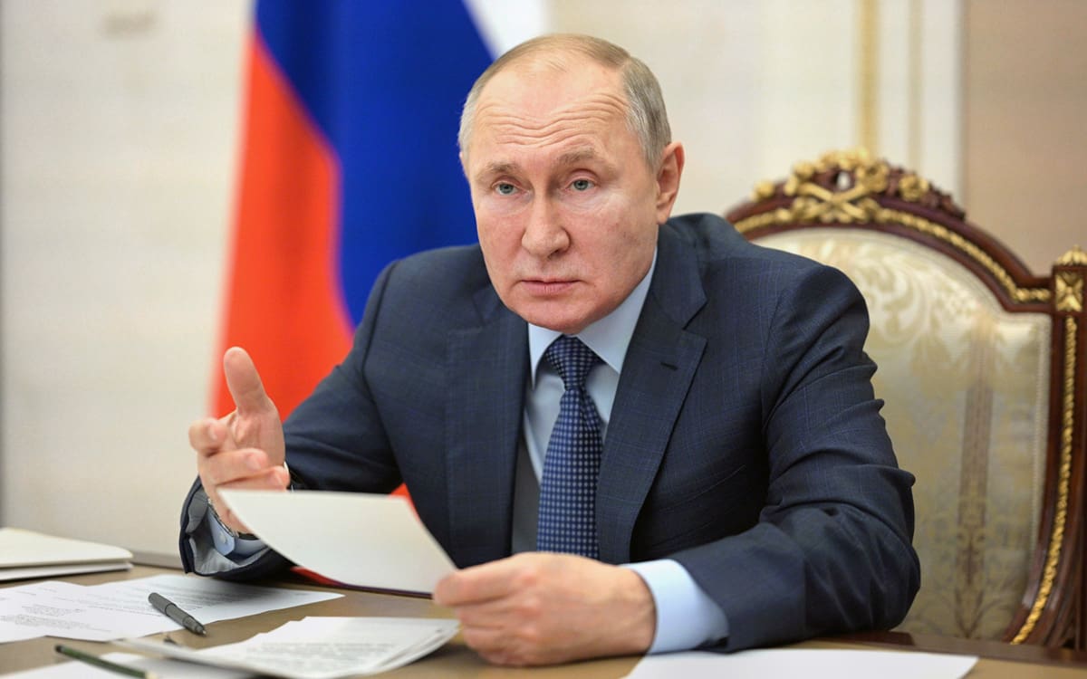 Путин объявил с 1 по 11 мая нерабочими днями