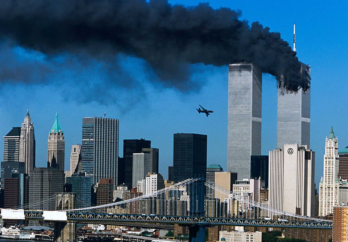 Башни-Близнецы 11 сентября 2001. ВТЦ Нью-Йорк 2001. 11 Сентября 2001 года террористическая атака на США. Башни-Близнецы Нью-Йорк теракт. Сколько этажей было в башнях близнецах