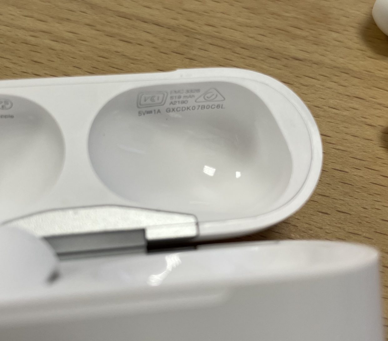 Продажа копий airpods под видом оригинала