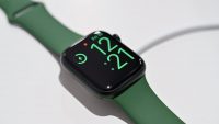 Некоторые владельцы Apple Watch жалуются на проблемы с зарядкой после обновления на watchOS 8.3