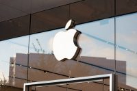 Apple может полностью отменить обязательное ношение масок в магазинах через две недели