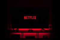 Netflix планирует запустить версию с дешевой подпиской, но со встроенной там рекламой