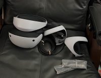 Шлем PlayStation VR2 впервые показали на реальном фото
