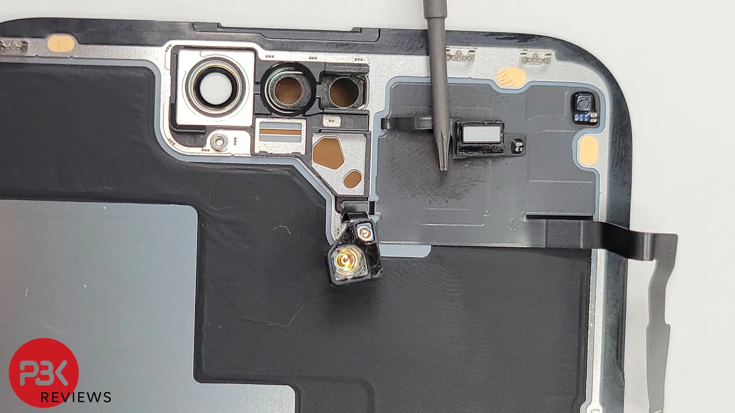 The blogger was the first to disassemble the iPhone 14 Pro Max on video ...