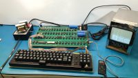 Компьютер Apple-1, который подписал лично Стив Джобс, стоит больше $375 тысяч на аукционе