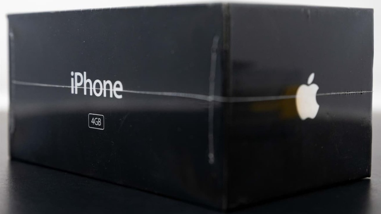 Запечатанный первый iPhone выставили на аукцион за $10 тысяч