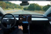 Генпрокуратура Калифорнии ведет расследование о безопасности автопилота Tesla