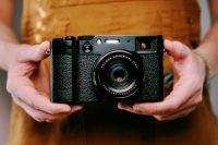 Fujifilm выпустила фотоаппарат X100VI. Это продолжение культовой модели X100V, которая стала популярной в TikTok