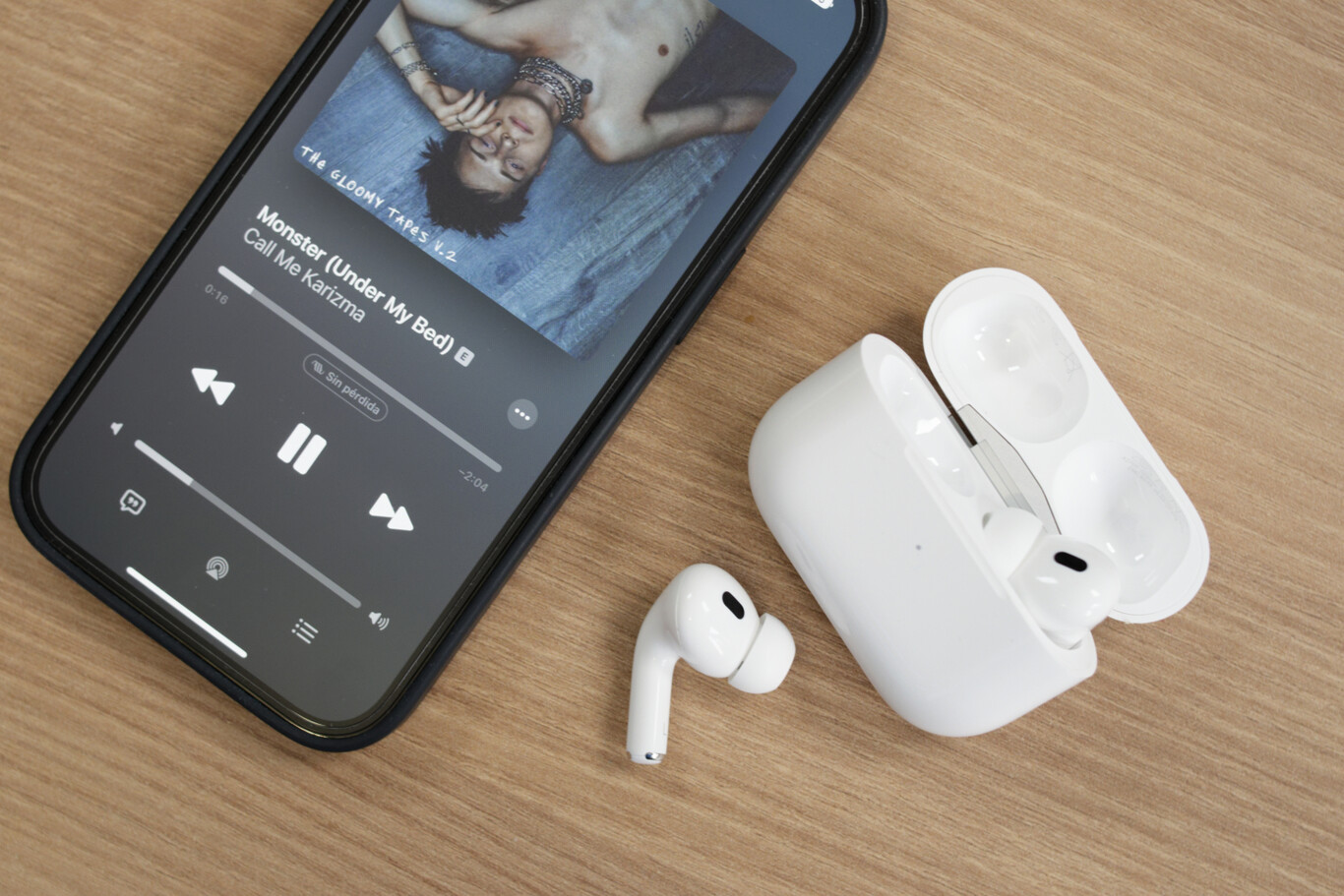 Купил AirPods Pro 2, но у них есть странная проблема. Вместо разговора они  распознают только монолог