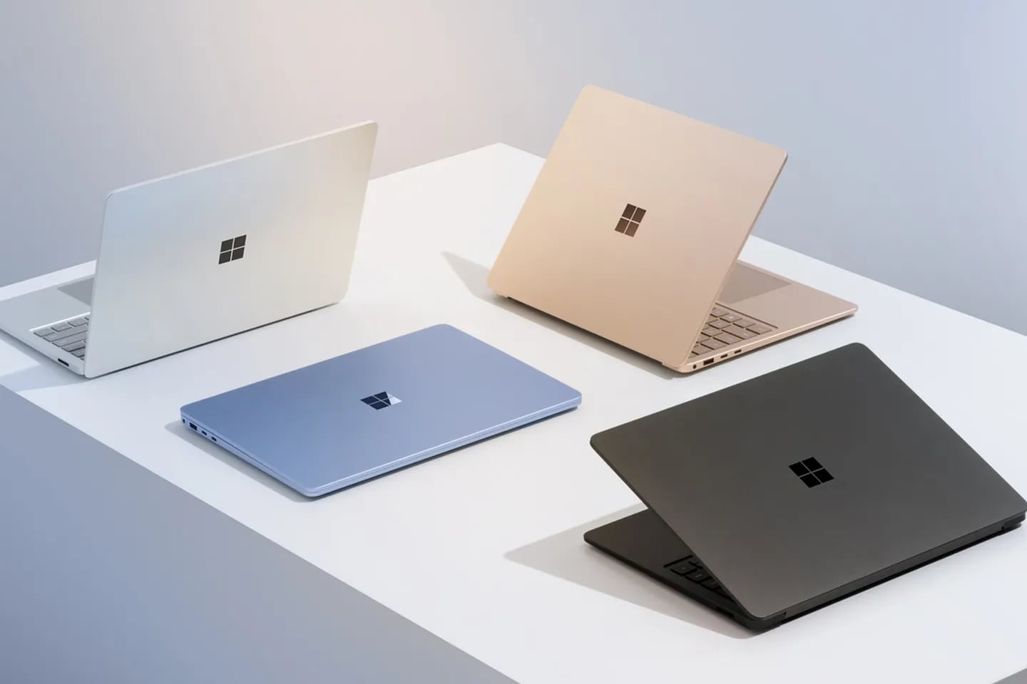 Microsoft представила ноутбук Surface Laptop на ARM-процессоре Qualcomm.  Это прямой конкурент MacBook