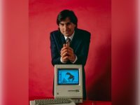 Костюм Стива Джобса из рекламы первого Macintosh выставили на аукцион. Он оценивается в 30 тысяч долларов