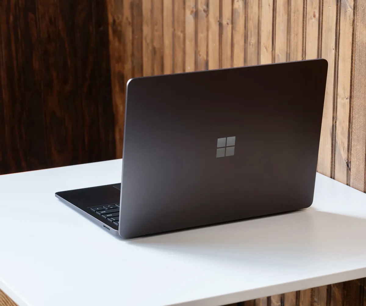 Первый настоящий убийца MacBook Air на Windows. Вышли обзоры ARM-ноутбука  Surface Laptop, все в полном