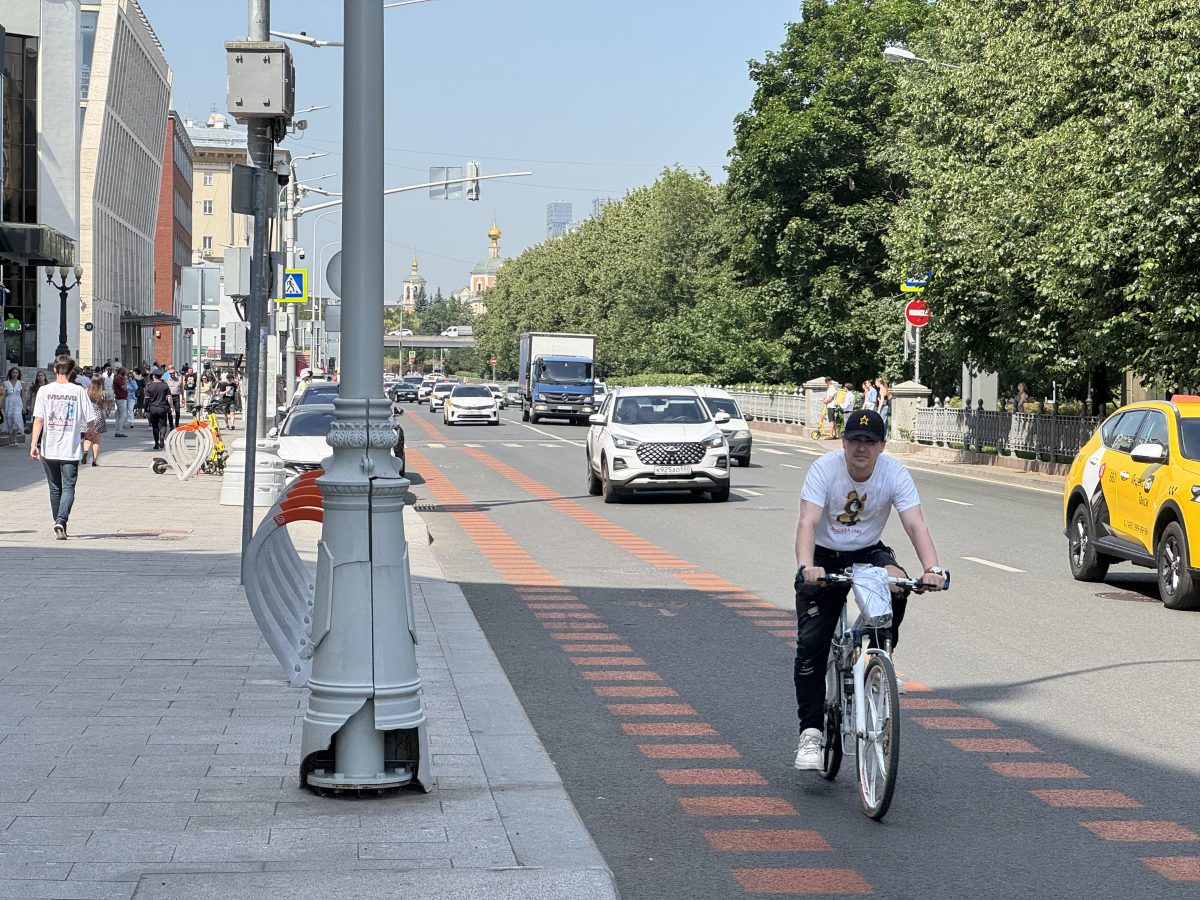 Как выглядят выделенки для самокатчиков и велосипедистов в Москве. Понравилось, но есть вопросы