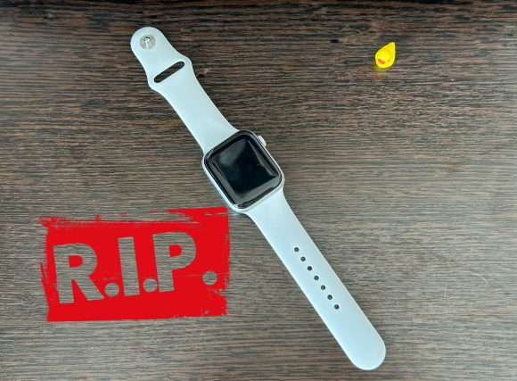 Вот она, хвалёная водозащита Apple Watch. Часы не пережили бассейн, хотя им нет и полугода