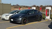 Новая Tesla теперь сама доедет с парковки до вас. Вышло обновление прошивки с функцией Actually Smart Summon