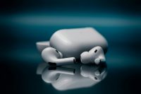 Apple выпустила прошивку 7A305 для AirPods 2