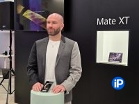 МТС презентовала смартфоны HUAWEI Mate XT и Huawei Mate 70 Pro в центре Москвы вместе с блогером Стаас просто класс