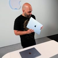 Посмотрите, как выглядит MacBook Air M4 в новом голубом цвете в реальной жизни