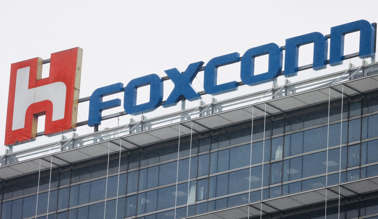 Foxconn представила рассуждающую ИИ-модель FoxBrain. Её обучили всего за четыре недели