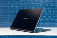 Lenovo представила ноутбук Yoga Solar PC со встроенной солнечной батареей прямо в крышке